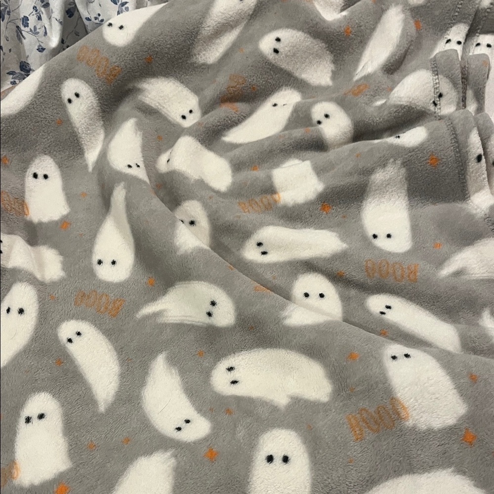 Cozy Ghost Patterned Gray Fleece Throw Blanket